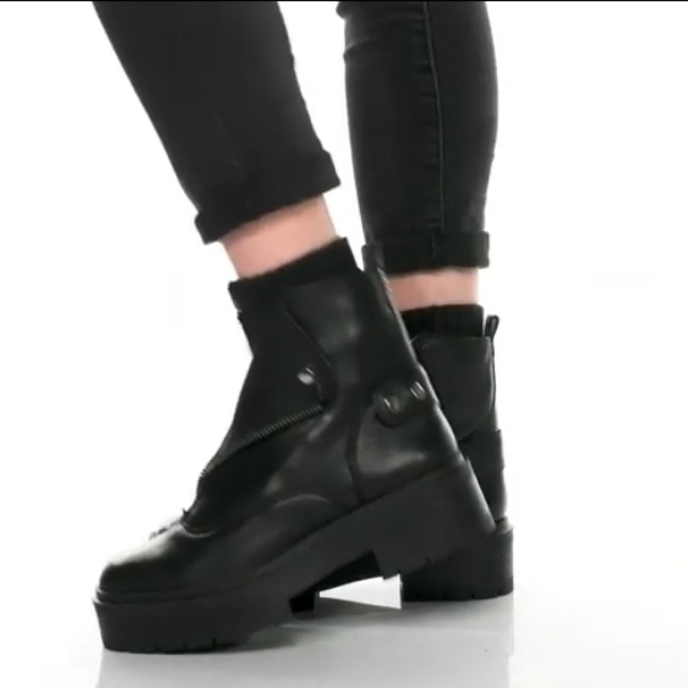 Edgy Sam Edelman Black Leather Chelsea Zippers Booties - Picture 10 of 12